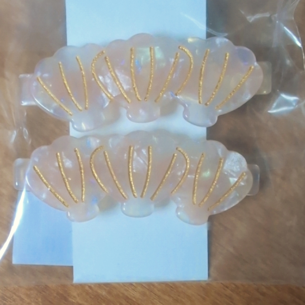Elegant Shell Hair Clips - Gold and Cream